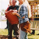 Sabrina als Dachdeckerin und Moderatorin eines Promotion-Events in Weimar.