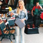 Sabrina als Dachdeckerin und Moderatorin eines Promotion-Events in Weimar.