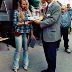 Sabrina als Dachdeckerin und Moderatorin eines Promotion-Events in Weimar.