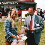 Sabrina als Dachdeckerin und Moderatorin eines Promotion-Events in Weimar.