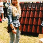 Sabrina als Dachdeckerin und Moderatorin eines Promotion-Events in Weimar.
