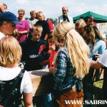 Sabrina als Dachdeckerin und Moderatorin eines Promotion-Events in Weimar.