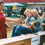Sabrina als Dachdeckerin und Moderatorin eines Promotion-Events in Weimar.