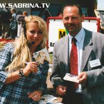Sabrina als Dachdeckerin und Moderatorin eines Promotion-Events in Weimar.