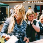 Sabrina als Dachdeckerin und Moderatorin eines Promotion-Events in Weimar.