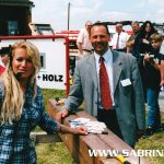 Sabrina als Dachdeckerin und Moderatorin eines Promotion-Events in Weimar.