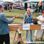 Sabrina als Dachdeckerin und Moderatorin eines Promotion-Events in Weimar.