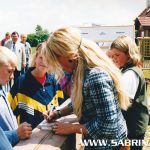 Sabrina als Dachdeckerin und Moderatorin eines Promotion-Events in Weimar.