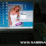 Webmaster-Urgestein Kermit ist seit 18 Jahren im Sabrina-Team, und auch der alte Laptop läuft noch!