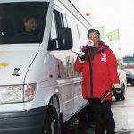 Sabrina Lange auf Mission Morningshow an einer Tankstelle in Berlin-Marzahn
