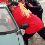 Sabrina Lange auf Mission Morningshow an einer Tankstelle in Berlin-Marzahn