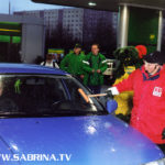 Sabrina Lange auf Mission Morningshow an einer Tankstelle in Berlin-Marzahn