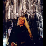 Sabrina Lange unterwegs - am Kölner Dom